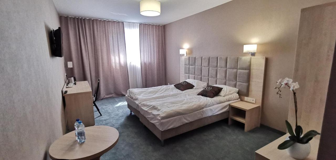 Hotel Sevilla Gold Leczeszyce Dış mekan fotoğraf