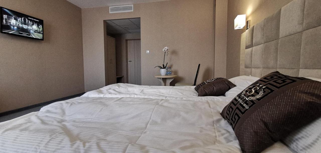 Hotel Sevilla Gold Leczeszyce Dış mekan fotoğraf